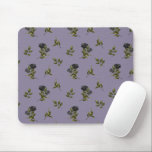Mousepad Padrão de Flor Preto Gótico<br><div class="desc">Mousepad ventiço e gótico com ilustração de rosas pretos com verde feito em padrão. O fundo é roxo.</div>