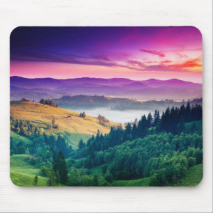 Mousepad Paisagem fantástica da montanha da manhã. Overca