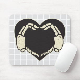 Mousepad Pano de Rato Coração com Mãos de Esqueleto em Grad