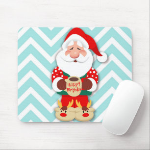 Mousepad Papai Noel de pijama vermelho segurando uma caneca