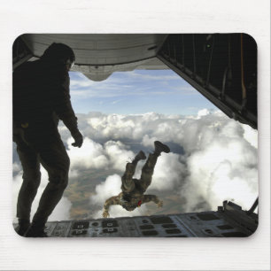 Mousepad Pararescuemen salta a parte traseira de A.A. - 130
