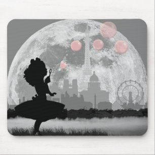 Mousepad PARIS Menina Fazendo Ratoeira de Bolha Rosa