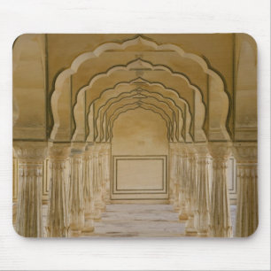 Mousepad Passagem arqueada com colunas dentro do Palácio de
