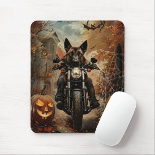 Mousepad Pastor da Anatólia pilotando motocicleta no Hallow