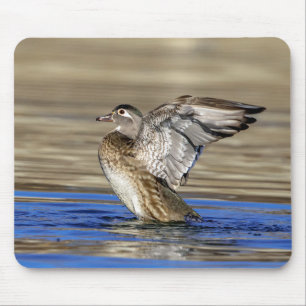 Mousepad Pato de Madeira batendo suas asas