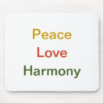 Mousepad Paz amor harmonia verde<br><div class="desc">Paz Amor Harmonia. Este é um ditado simpático para uma saudação de estação ou qualquer época do ano. Design de minimalista de ouro verde-vermelho.</div>