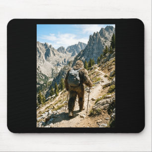 Mousepad Pé-grande caminhando divertido sasquatch mochilão