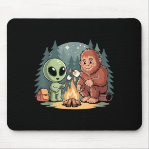Mousepad Pé-grande e alienígena fogueira engraçado sasquatc