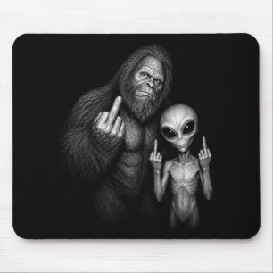 Mousepad Pé Grande Sasquatch Alien Espacial Dedo do Meio