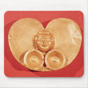 Mousepad Peitoral com um rosto humano que veste brincos