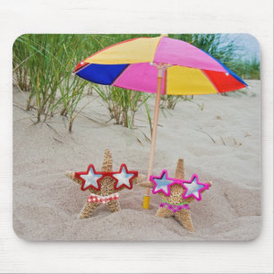 Mousepad peixe-estrela sob guarda-chuva na praia