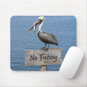 Mousepad Pelicano com Peixe no Cartaz de Proibido Pescar