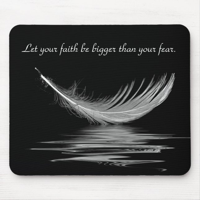 Mousepad Pena Branca com Reflexão Água e Citação Mous (Frente)