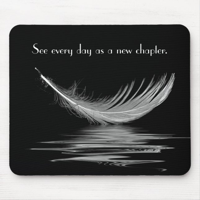 Mousepad Pena Branca com Reflexão Água e Citação Mous (Frente)