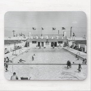 Mousepad Pessoas que relaxam na piscina exterior B&W
