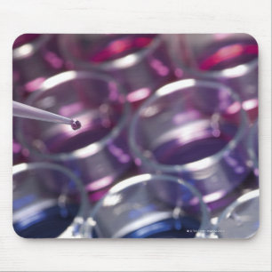 Mousepad Pipeta e pratos de petri com líquidos