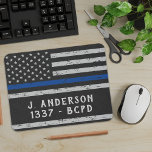 Mousepad Policial Personalizado da Linha Azul Vintage Thin<br><div class="desc">Apresentando nossa coleção de Fornecimentos de Policiais, projetada especificamente para polícias e departamentos de todo o país. Nós orgulhosamente carregar uma variedade de itens, adornados com a bandeira azul fina e a bandeira americana, para mostrar sua dedicação a servir e proteger sua comunidade. Nossos produtos inspirados em vintage, feitos com...</div>