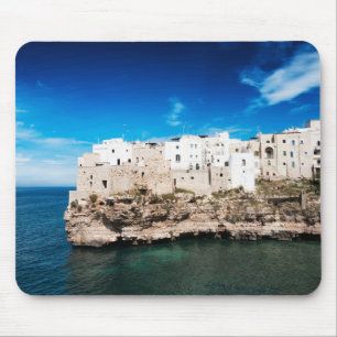 Mousepad Polignano que uma égua abriga em um penhasco em