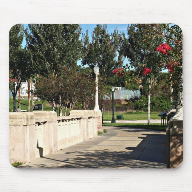 Mousepad Ponte Caminhando Ao Redor Do Lago Espelho (Frente)