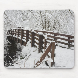 Mousepad Ponte de madeira coberto de neve