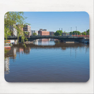 Mousepad ponte de rua estadual que atravessa o rio milwauke