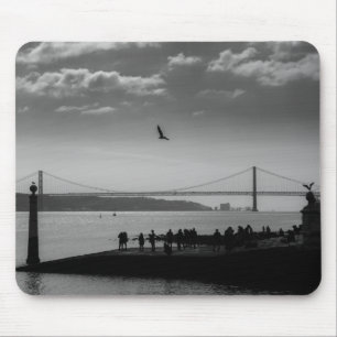Mousepad Ponte de Suspensão em Lisboa Foto Preto e Branco