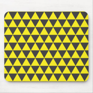 Mousepad preto em triângulos amarelos
