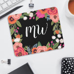 Mousepad Quadro da Flor de Coral Cor-de-Rosa Preta Monogram<br><div class="desc">Pasta de mouse florido com um quadro de flores desenhadas à mão em cor laranja,  rosa quente,  vermelho coral e rosa pincelado contra fundo preto. Adicione a sua versão inicial em um bonito script de caligrafia branca.</div>