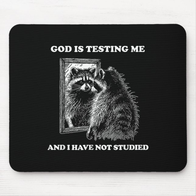 Mousepad Raccoon Meme Engraçado Dizer Que Deus Está Me Test (Frente)