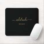 Mousepad Rapariga do Script Monograma Dourado Preto Elegant<br><div class="desc">Dourado Monograma preto moderno e elegante,  Escrita com Mouse Girly. Personalize este elegante design de mouse monograma com seu nome em uma tipografia de chic,  trendy e girly script. Presente perfeito para ela.</div>