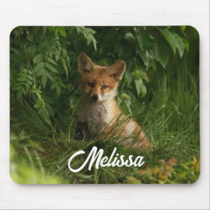 Mousepad Raposa-bebê-branca numa Floresta Verde