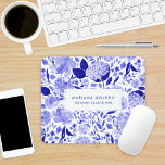 Mousepad Real Blue/White Watercolor Floral Personalize<br><div class="desc">Flores de aquarelas frescas com rosas,  peonias e hífenes em tons azuis com cor de fundo editável. Nome opcional no rótulo central.</div>