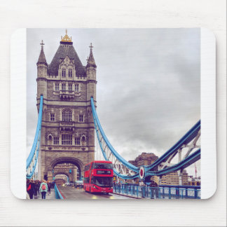 Mousepad Red Double Decker atravessa a ponte torre em Londr