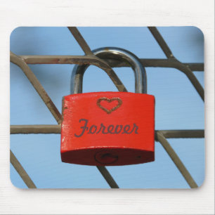 Mousepad Red Love Lock com Heart on Fence, "Forever"