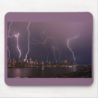 Mousepad Relâmpagos atingem os edifícios mais altos de Manh