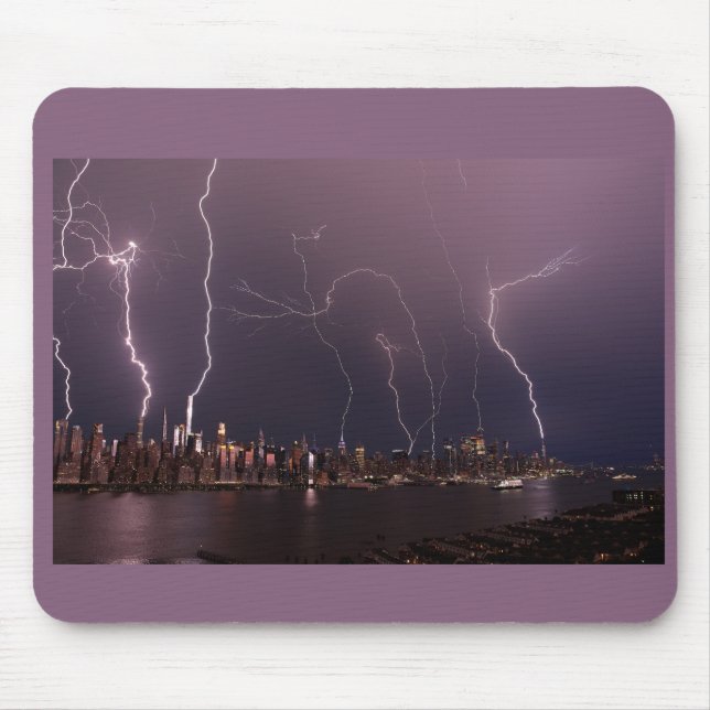 Mousepad Relâmpagos atingem os edifícios mais altos de Manh (Frente)