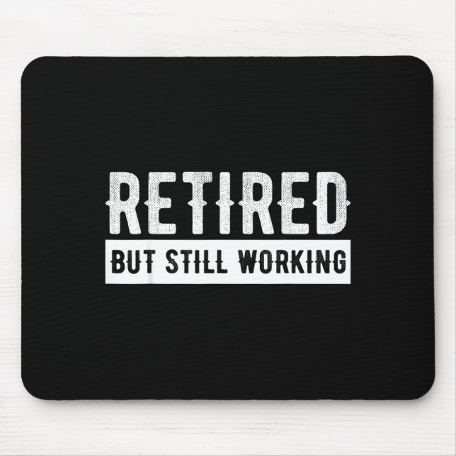 Mousepad Retired But Still Working - Funny Retirement Gag Q (Frente)