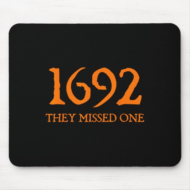Mousepad Retro 1692 Perderam Um Salem De Bruxa 1692 Hallow (Frente)