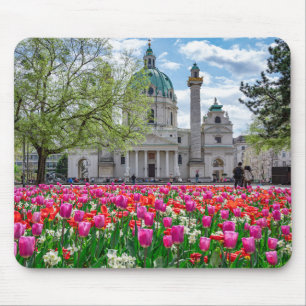 Mousepad Rua. Charles Church em primavera em Viena, Áustria