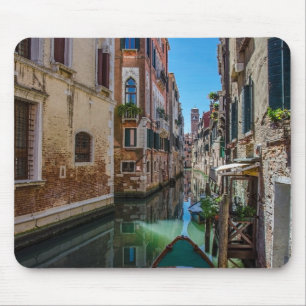 Mousepad Rua estreita com canal em Veneza