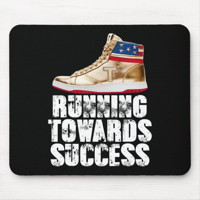 Mousepad Running Towards Success Trump Sneakers Republican  (Frente)