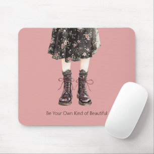 Mousepad Saia de Botas com Flores Preto e Rosa