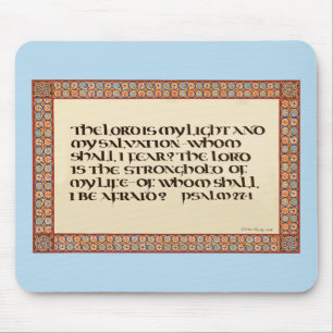 Mousepad Salm 27:1 caligrafia iluminada Escrita normal