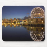 Mousepad Science World e CBD refletidos em False Creek,<br><div class="desc">COPYRIGHT David Wall / DanitaDelimont.com| CN02 DWA0002.jpg| Science World e CBD refletidos em False Creek,  Vancouver,  British Columbia,  Canadá</div>