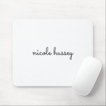 Mousepad Script Branco | Na moda Monograma Moderno Minimali<br><div class="desc">Um simples na moda de design de monograma personalizado em um manual casual em preto e branco monocromático impressionante. O monograma pode ser facilmente personalizado para fazer um design tão único quanto você! O presente ou acessório perfeito para qualquer ocasião.</div>