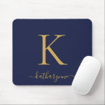 Mousepad Script de Monograma Azul Dourado do Marinho Modern<br><div class="desc">Script de monograma Dourado Elegante moderno em um mouse azul de marinho chic. Fácil de personalizar com seu próprio nome e detalhes. Perfeito para o seu estilo de vida moderno minimalista e luxo! Entre em contato conosco em cedarandstring@gmail.com se precisar de assistência com o design ou produtos correspondentes.</div>