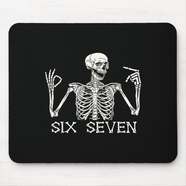 Mousepad Seis Sete 67 Sinal de Mão Esqueleto Meme Halloween (Frente)