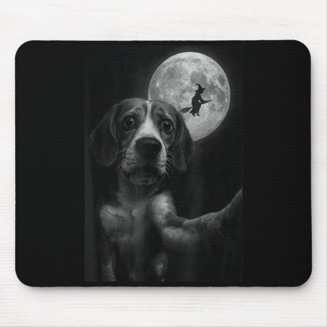 Mousepad Selfie Divertida de Beagle com Bruxa Voadora no Di (Frente)