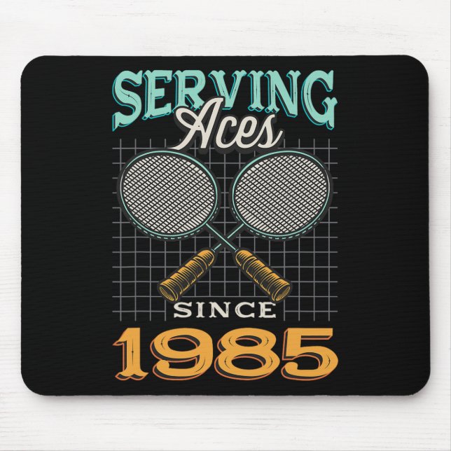 Mousepad Servindo Aces Desde 1985 Badminton Nasceu 40º (Frente)