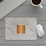 Mousepad Seu nome comercial é cinza metálica de cobre<br><div class="desc">Pão de rato com padrão de ouro, marmoreado, glamouroso, cinza profissional de negócios, luxuoso e elegante, para maquiador | cabeleireiro | estilista de moda | salão de beleza | spa | design de casa | studio de arquiteto com bege brilhante a um rótulo quadrado geométrico de cobre. Escolha perfeita para...</div>